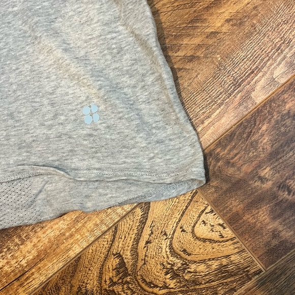 Sweaty Betty light gray tank top size small (but loose) - Picture 5 of 5